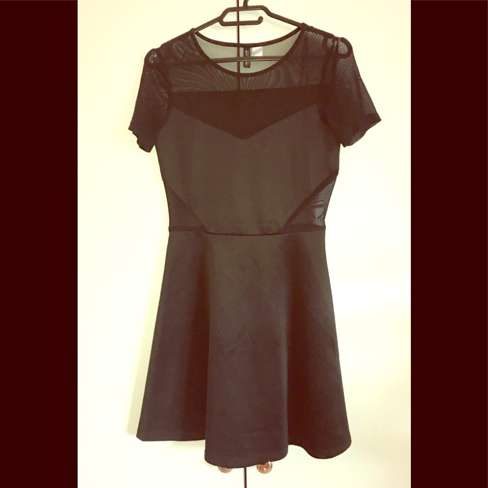 ⭐️4/$25 or 2/$15 Black Skater Dress w/mesh